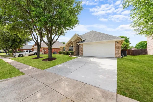 $379,000 | 1015 Fleetwood Cove Drive, Grand Prairie, TX 75052