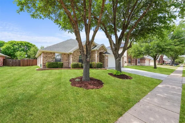 $379,000 | 1015 Fleetwood Cove Drive, Grand Prairie, TX 75052