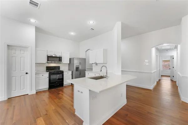 $379,000 | 1015 Fleetwood Cove Drive, Grand Prairie, TX 75052