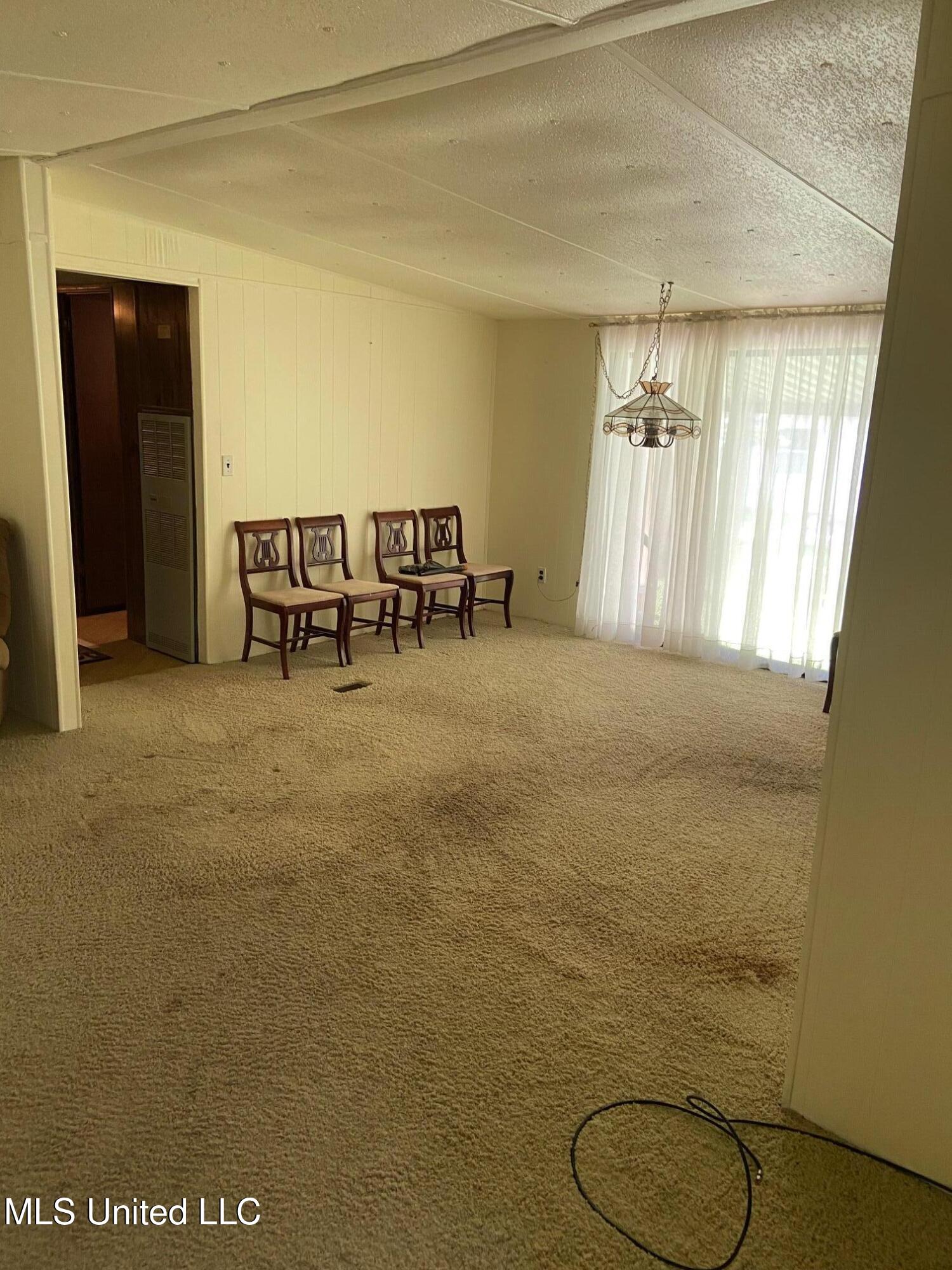 337 Magnolia Road Vicksburg, MS 39180 - Photo 3 of 8 IMG_4384