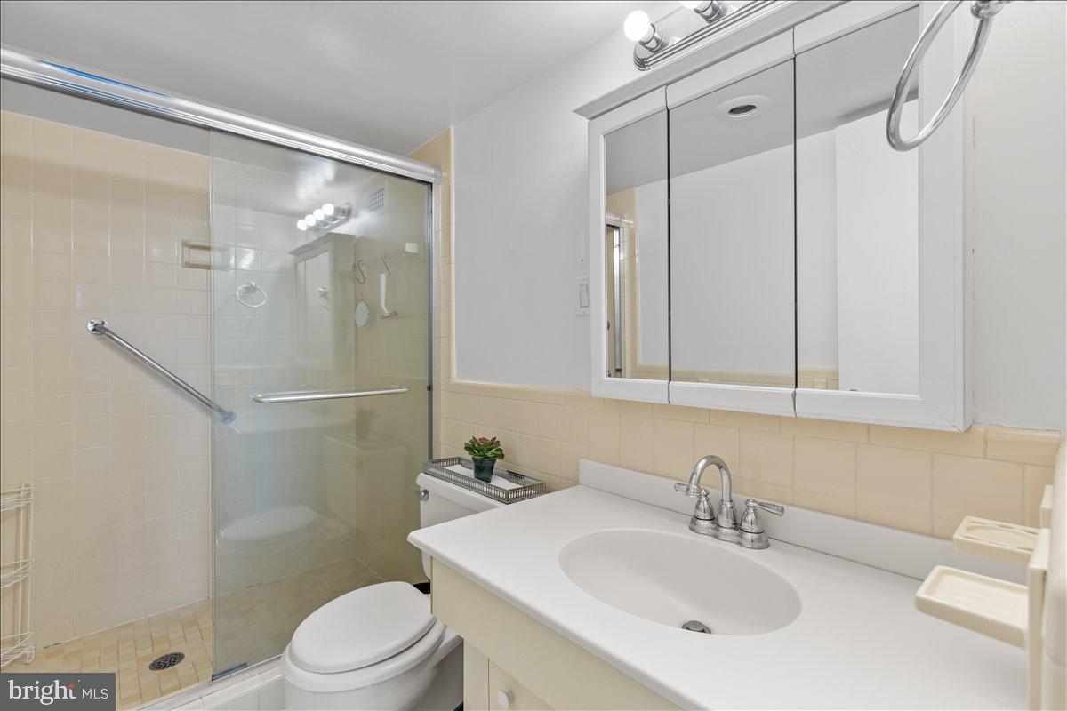 5101 River Road, Unit 1506 Bethesda, MD 20816 - Photo 21 of 37 a bathroom with a sink toilet and shower