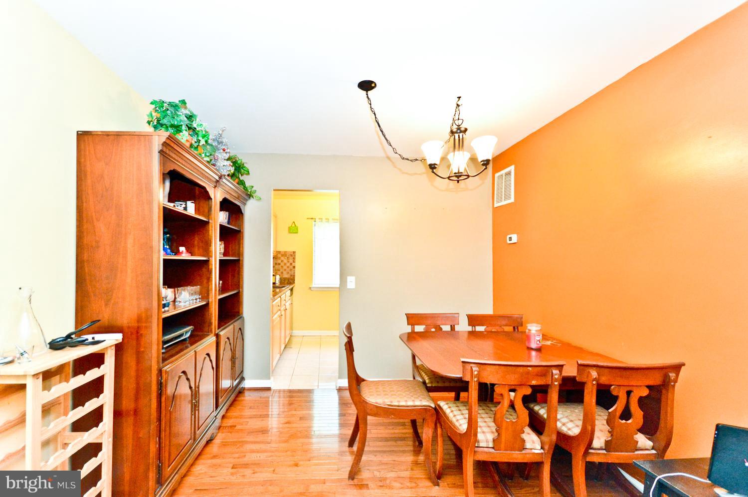 11971 Barrel Cooper Court Reston, VA 20191 - Photo 11 of 29 Dining Room