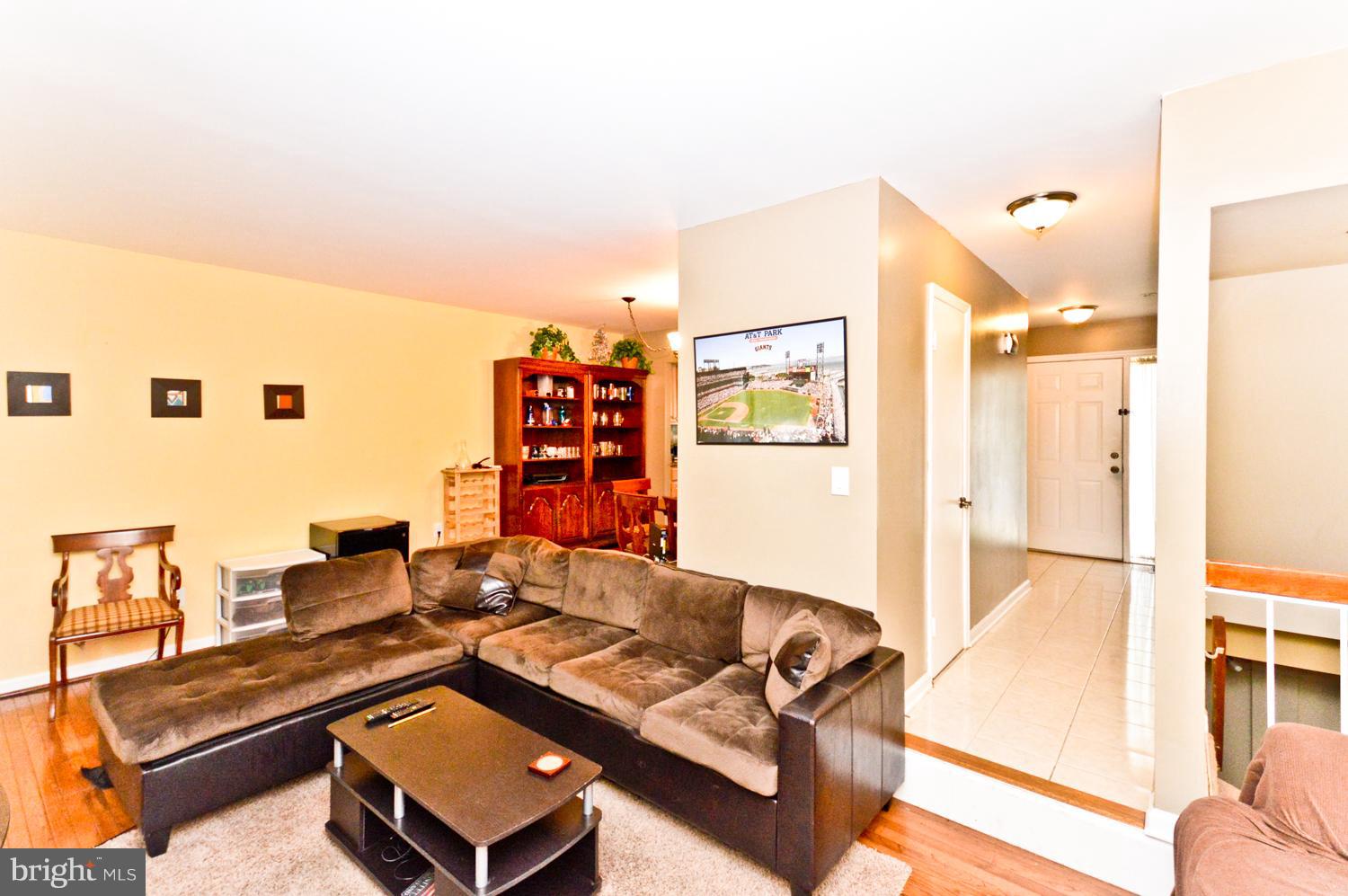 11971 Barrel Cooper Court Reston, VA 20191 - Photo 12 of 29 Living Room