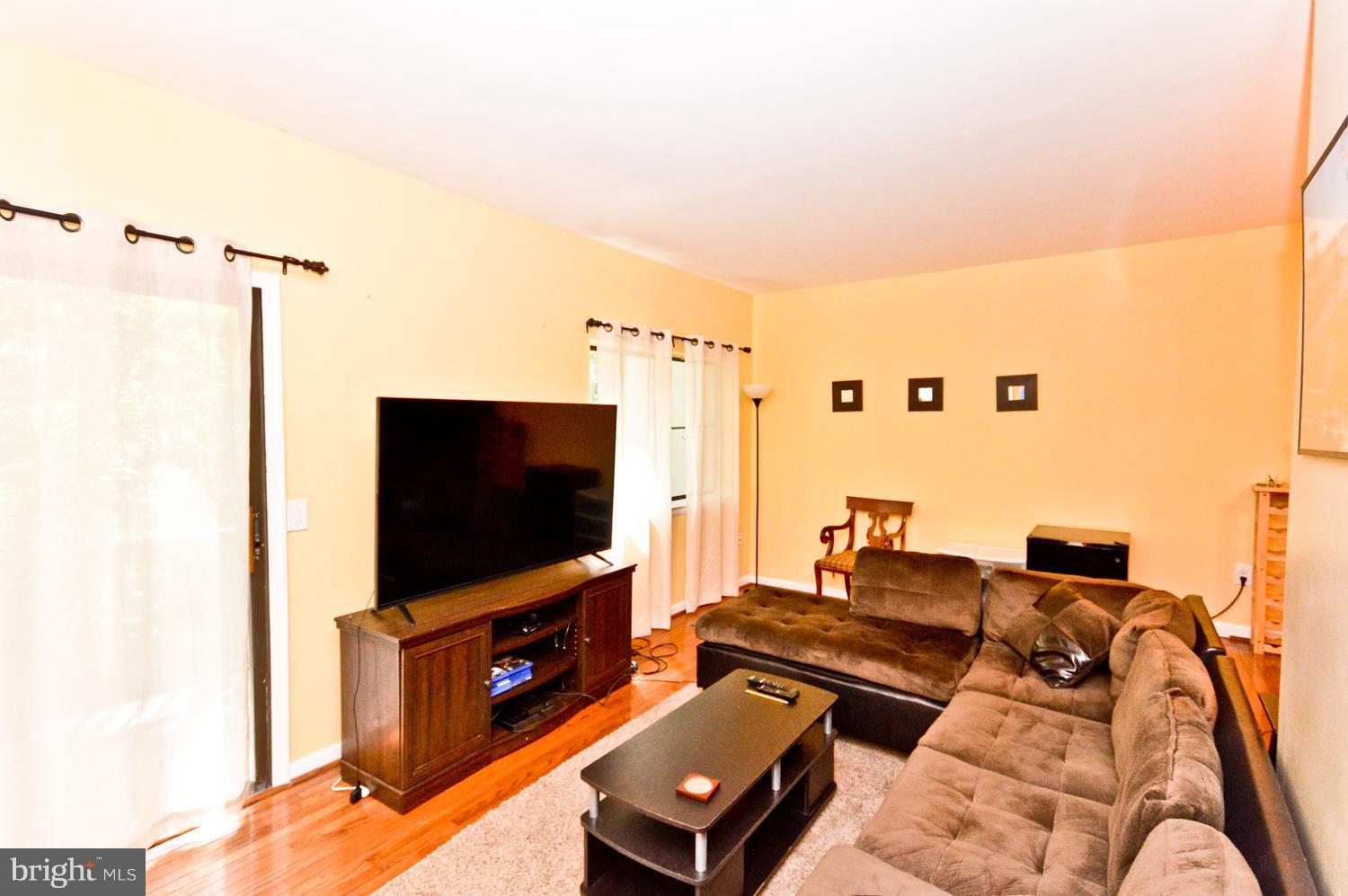 11971 Barrel Cooper Court Reston, VA 20191 - Photo 13 of 29 Living Room
