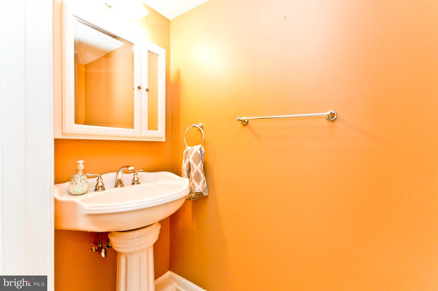 11971 Barrel Cooper Court Reston, VA 20191 - Photo 17 of 29 Bath