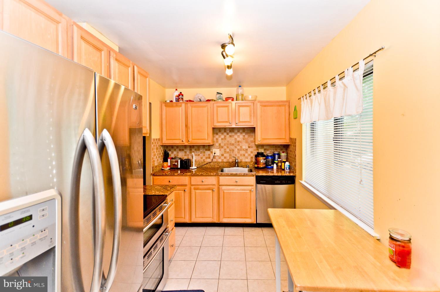 11971 Barrel Cooper Court Reston, VA 20191 - Photo 5 of 29 Kitchen