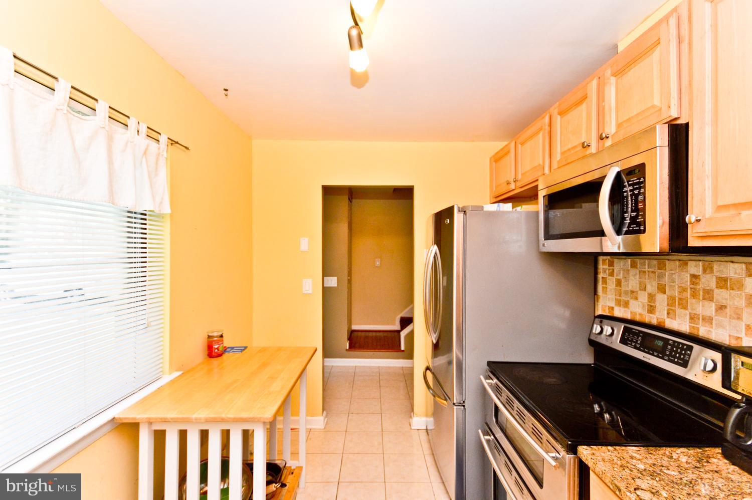 11971 Barrel Cooper Court Reston, VA 20191 - Photo 6 of 29 Kitchen