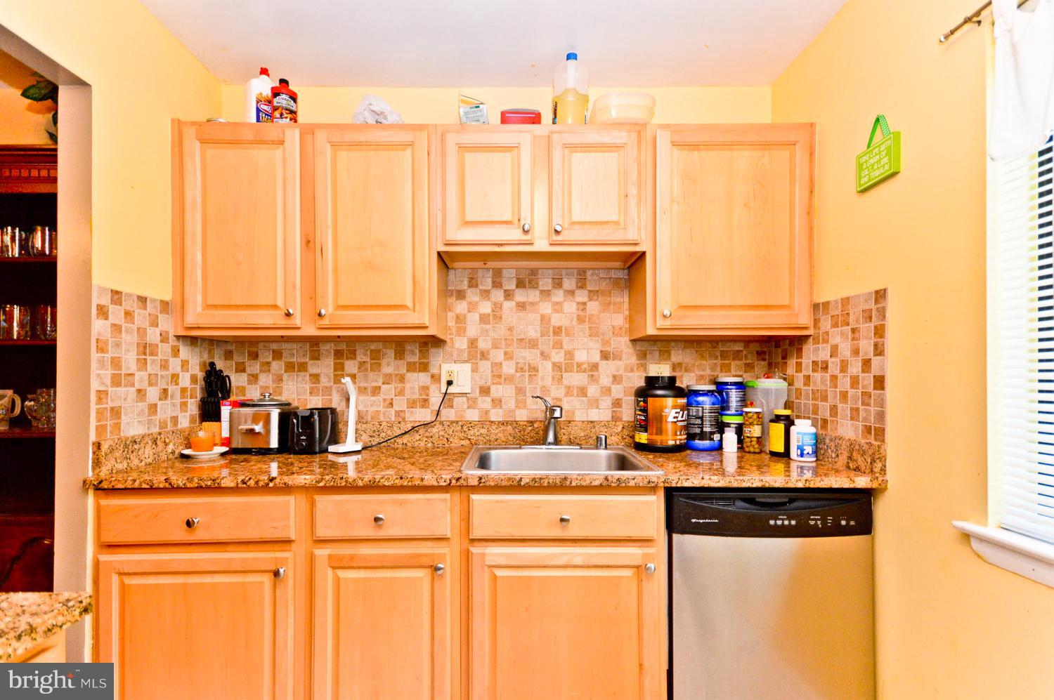 11971 Barrel Cooper Court Reston, VA 20191 - Photo 7 of 29 Kitchen