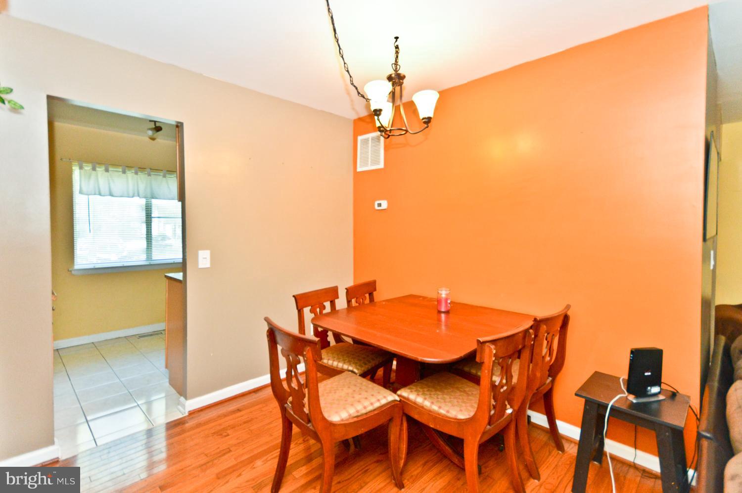 11971 Barrel Cooper Court Reston, VA 20191 - Photo 10 of 29 Dining Room