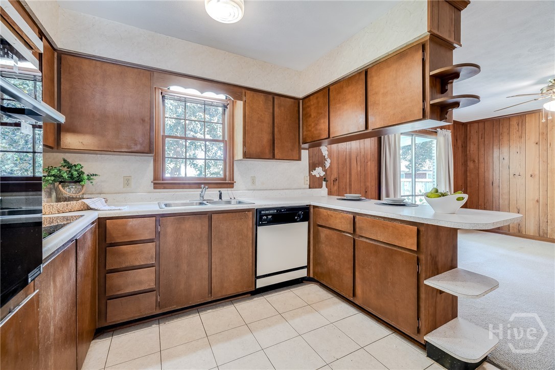 704 Glenbrook Road Savannah, GA 31419 - Photo 11 of 32