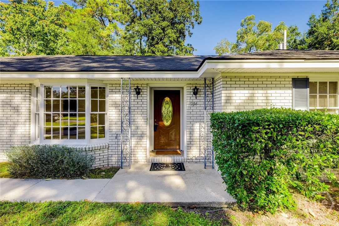 704 Glenbrook Road Savannah, GA 31419 - Photo 2 of 32