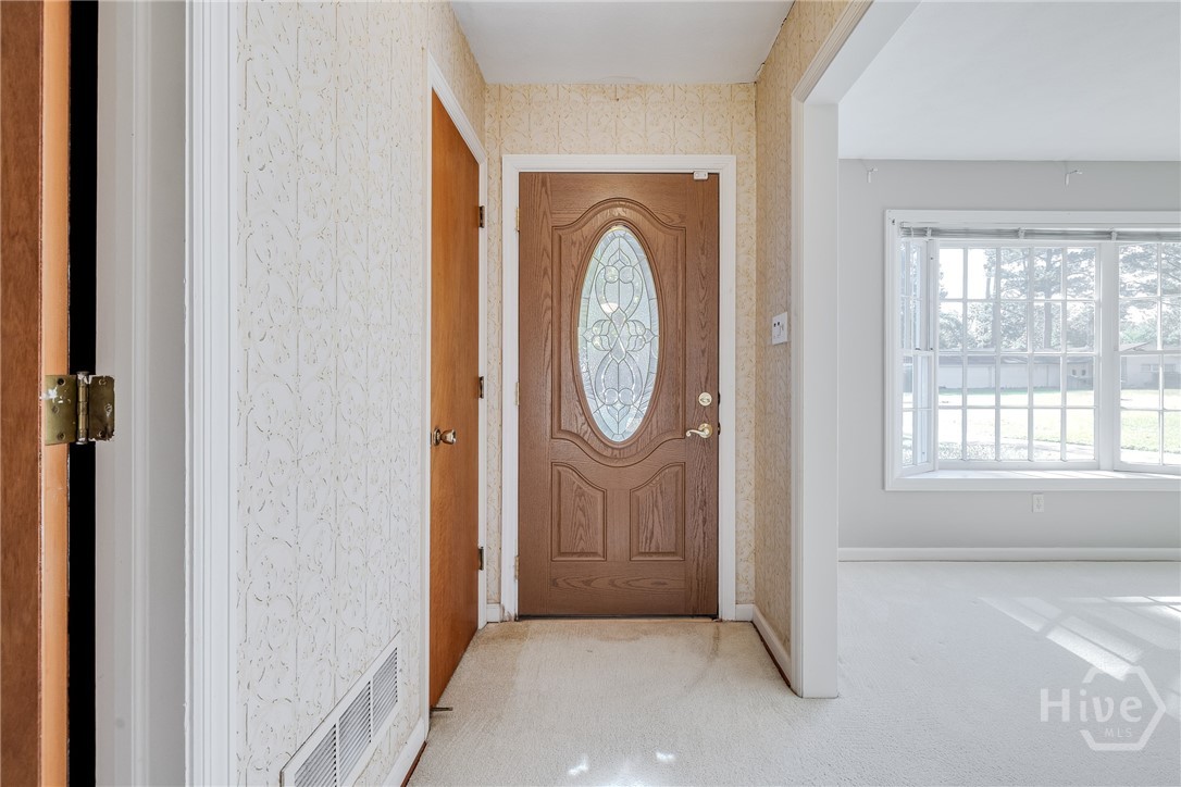 704 Glenbrook Road Savannah, GA 31419 - Photo 6 of 32