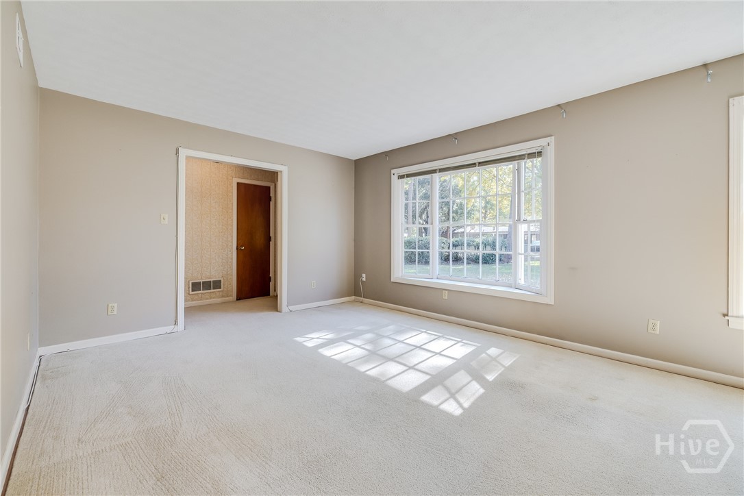 704 Glenbrook Road Savannah, GA 31419 - Photo 9 of 32