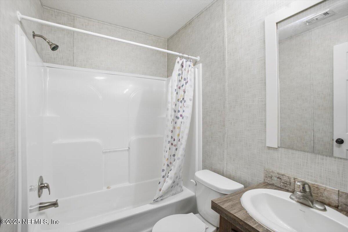 524 West Railroad Avenue Macclenny, FL 32063 - Photo 8 of 11 a bathroom with a sink and a mirror