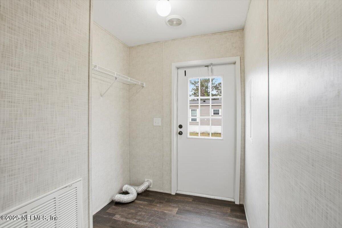 524 West Railroad Avenue Macclenny, FL 32063 - Photo 9 of 11 a view of a bathroom with a sink