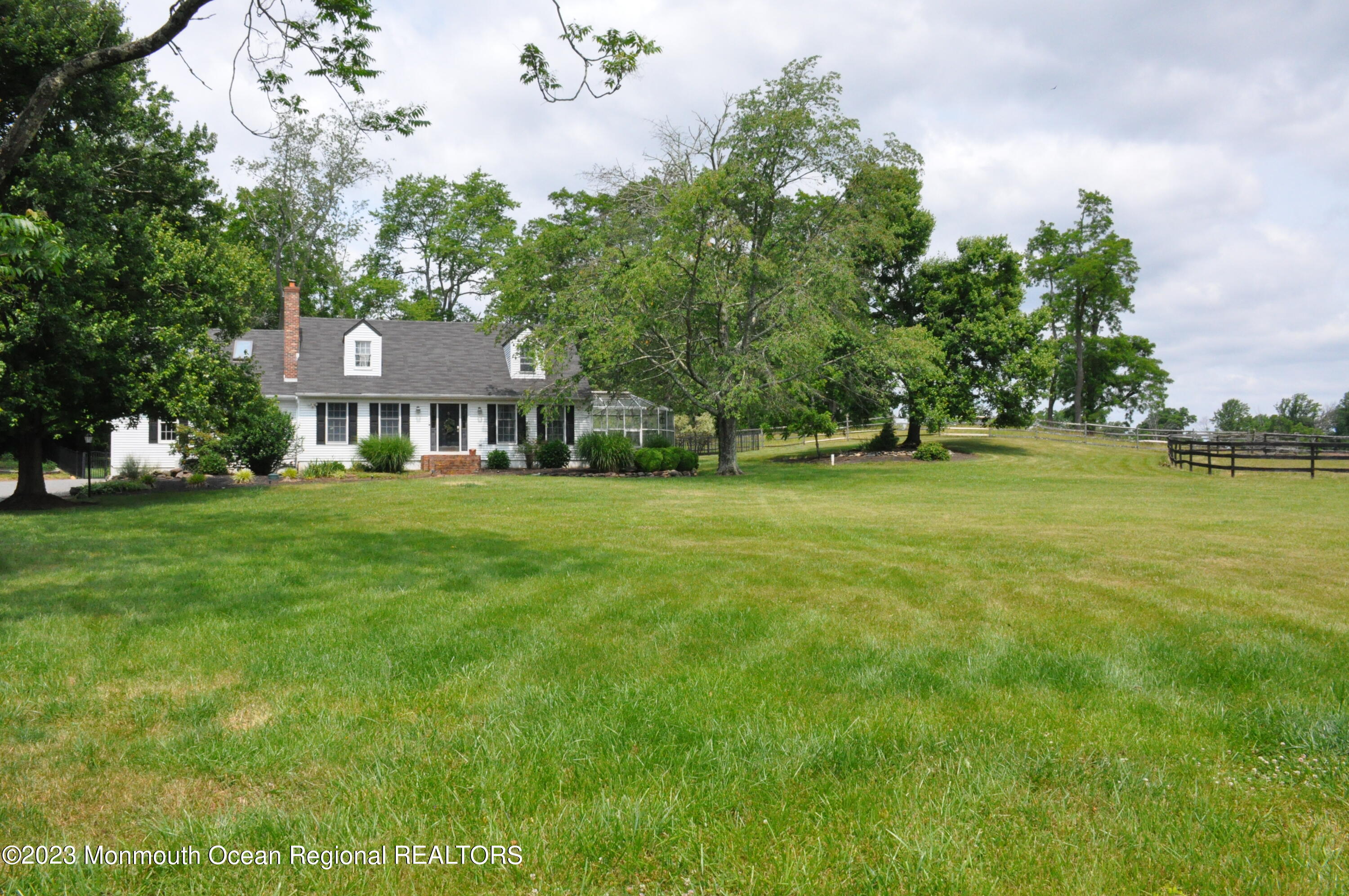51 Hill Road Allentown, NJ 08501 - Photo 2 of 33 DSC_0814
