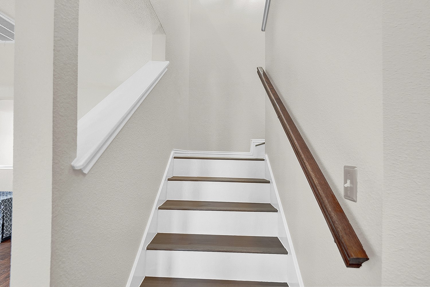 113 Endeavour Kyle, TX 78640 - Photo 16 of 38 Stairs to upper level with landing