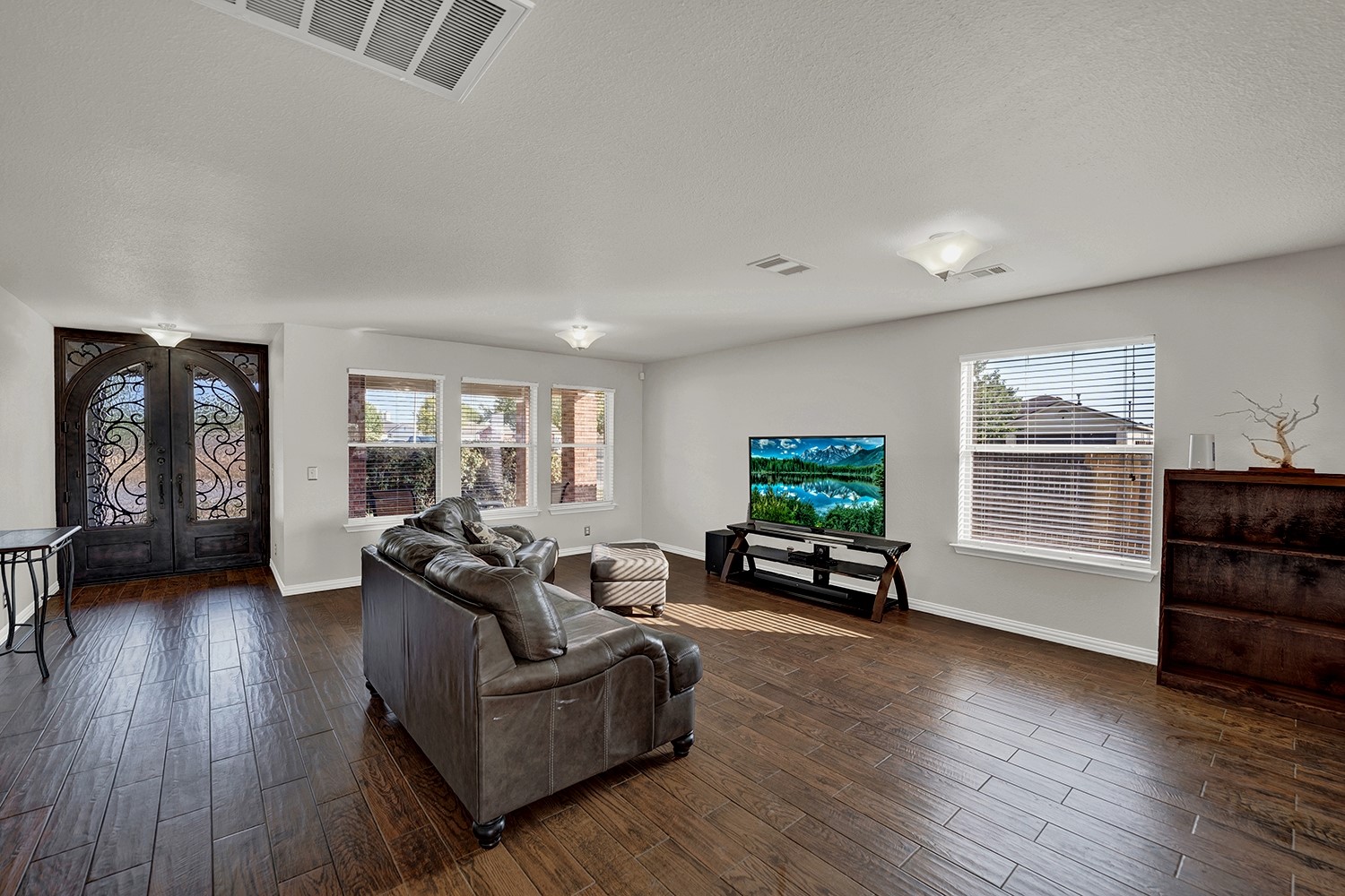 113 Endeavour Kyle, TX 78640 - Photo 5 of 38 Living room
