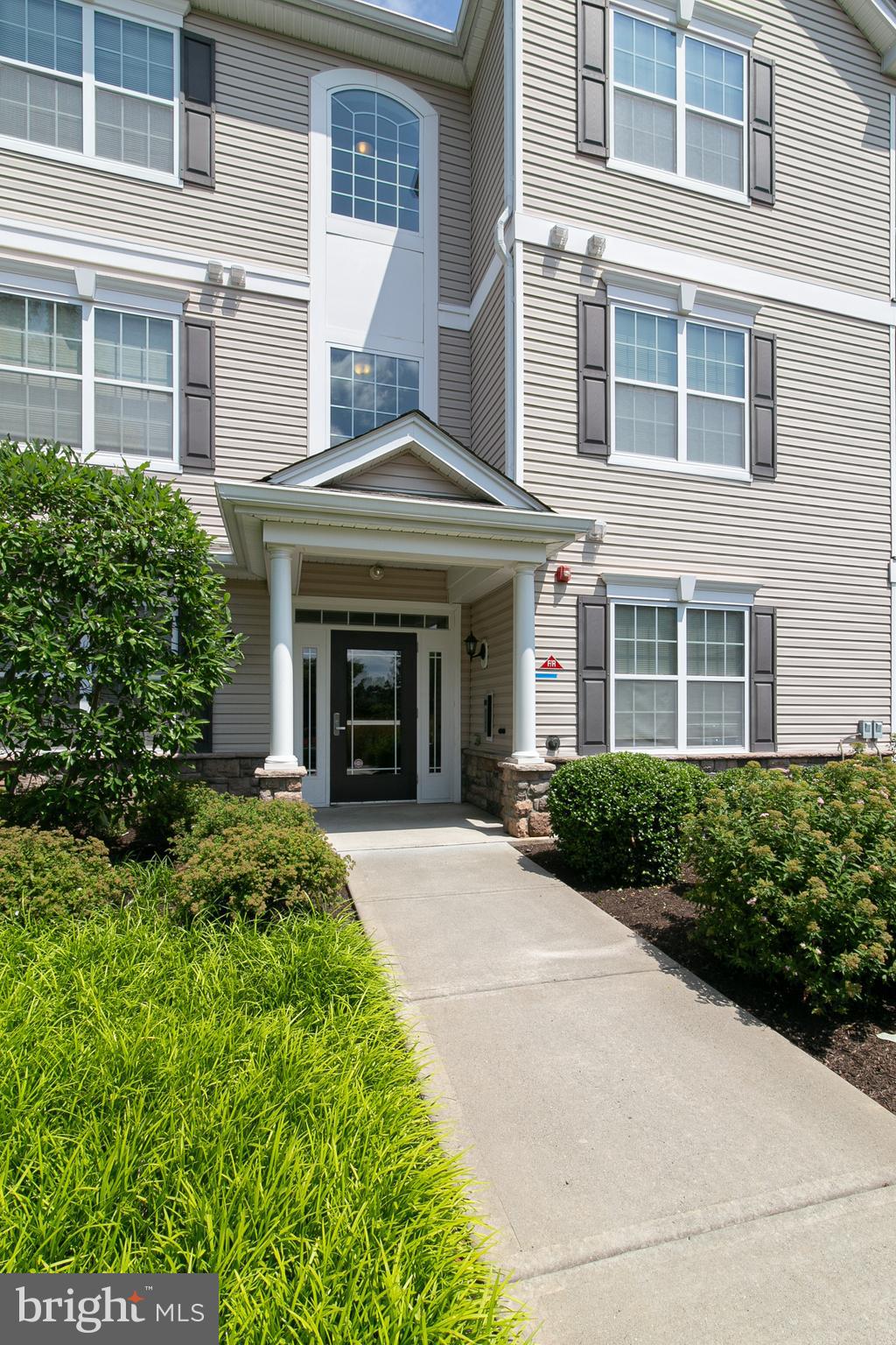 536 Timberlake Drive Ewing, NJ 08618 - Photo 4 of 36