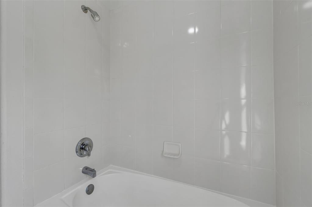 506 Peace Way Kissimmee, FL 34759 - Photo 26 of 34 a bathroom with a bathtub