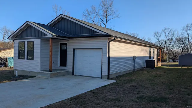 $214,900 | 1015 Glezen Street, Petersburg, IN 47567