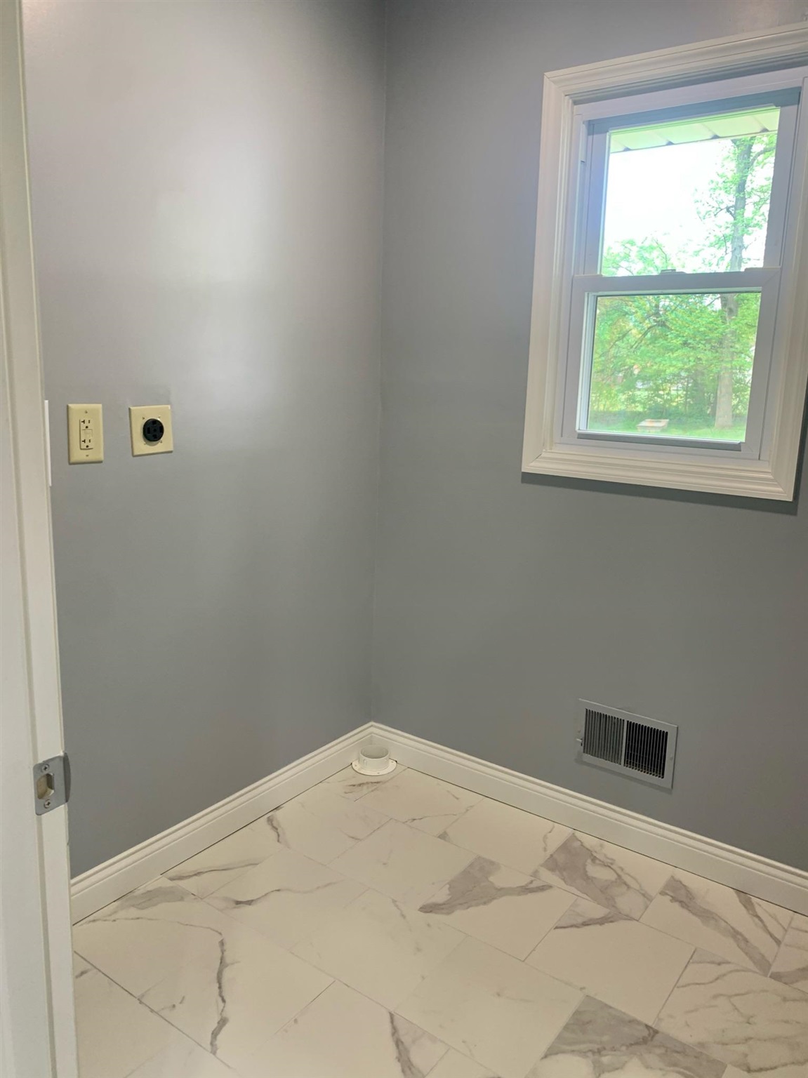 2913 Rode Road Evansville, IN 47711 - Photo 11 of 35 Gallery Image 11