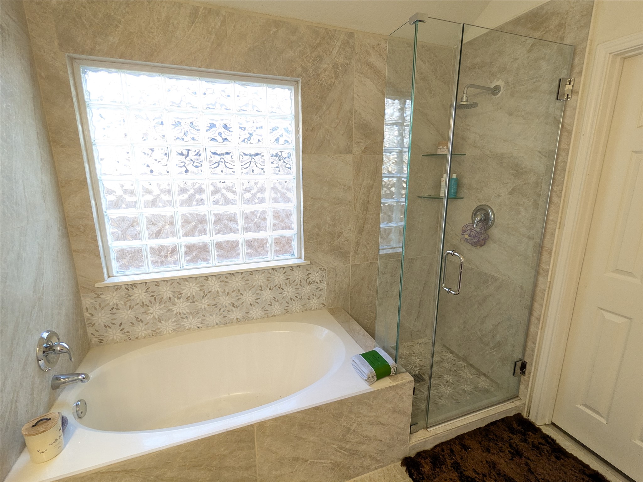 2008 Petrified Forest Drive Austin, TX 78747 - Photo 14 of 20 a bath tub sitting next to a shower