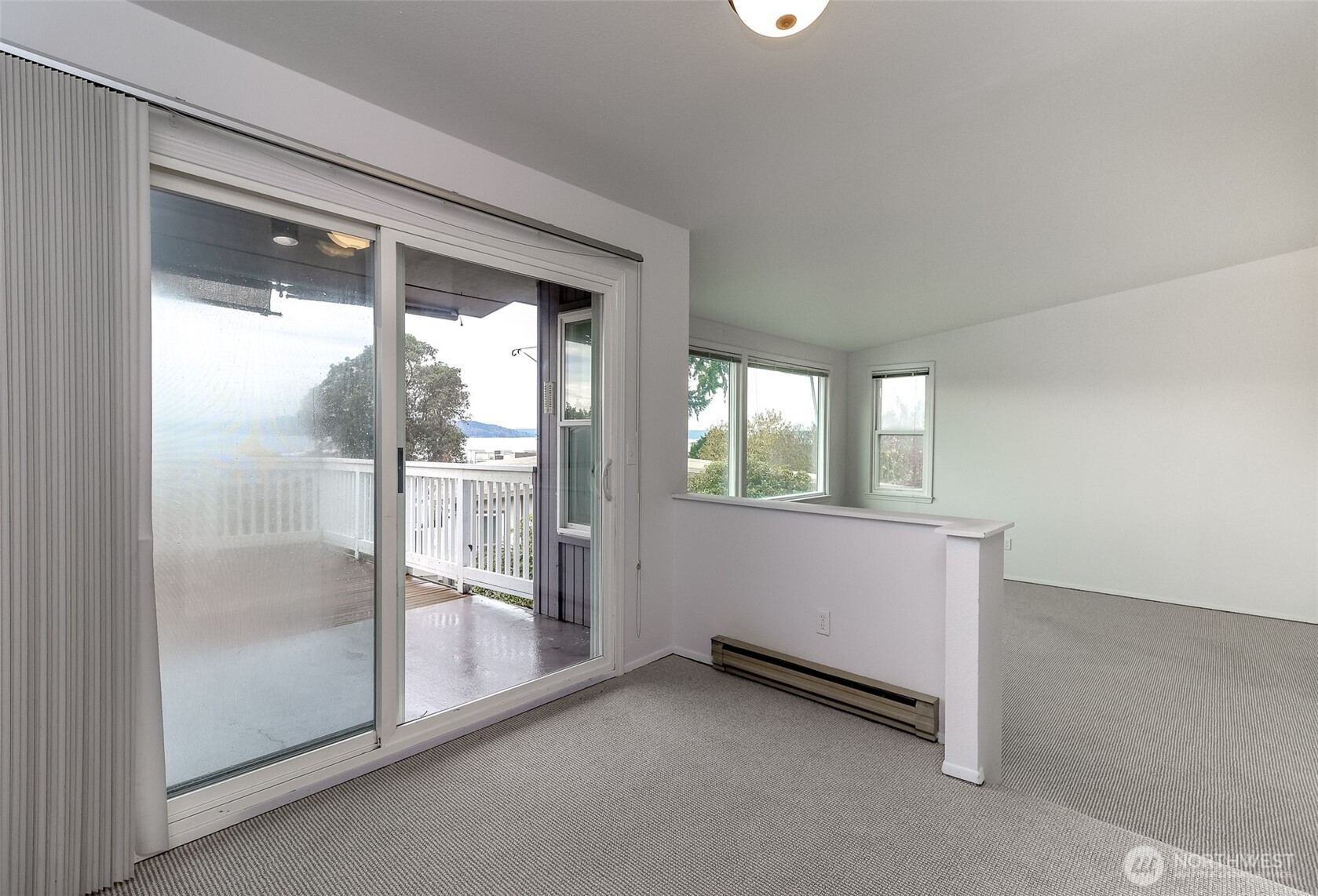 842 South 227th Place, Unit A Des Moines, WA 98198 - Photo 19 of 39 a view of an empty room and window