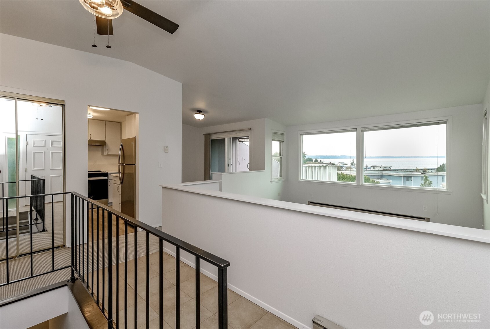842 South 227th Place, Unit A Des Moines, WA 98198 - Photo 10 of 39 a view of an entryway