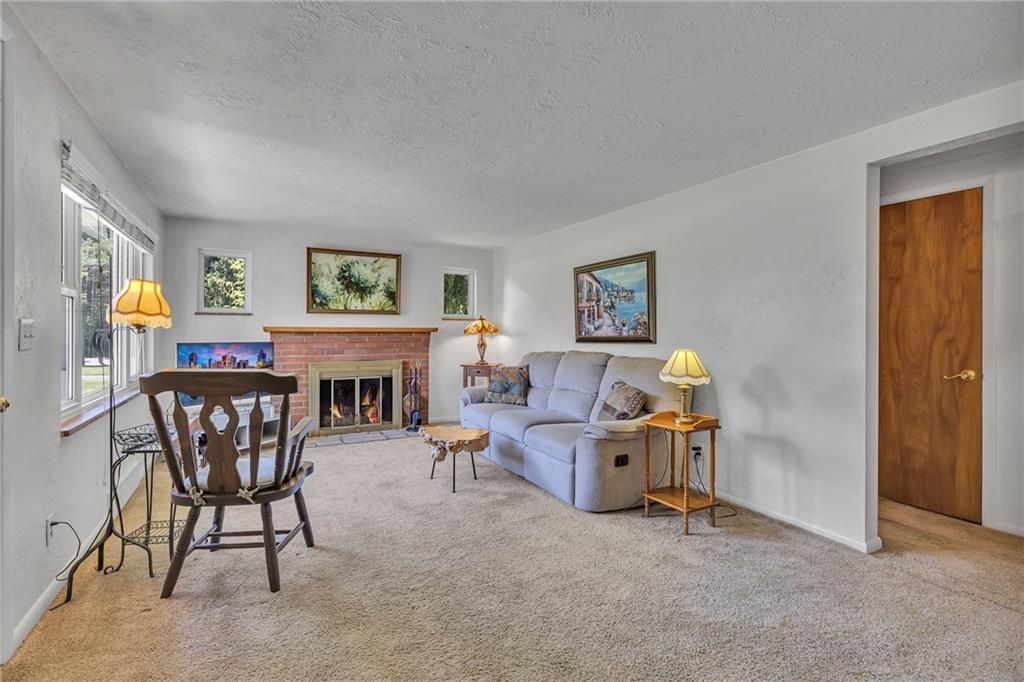 115 Shafer Road Coraopolis, PA 15108 - Photo 2 of 27