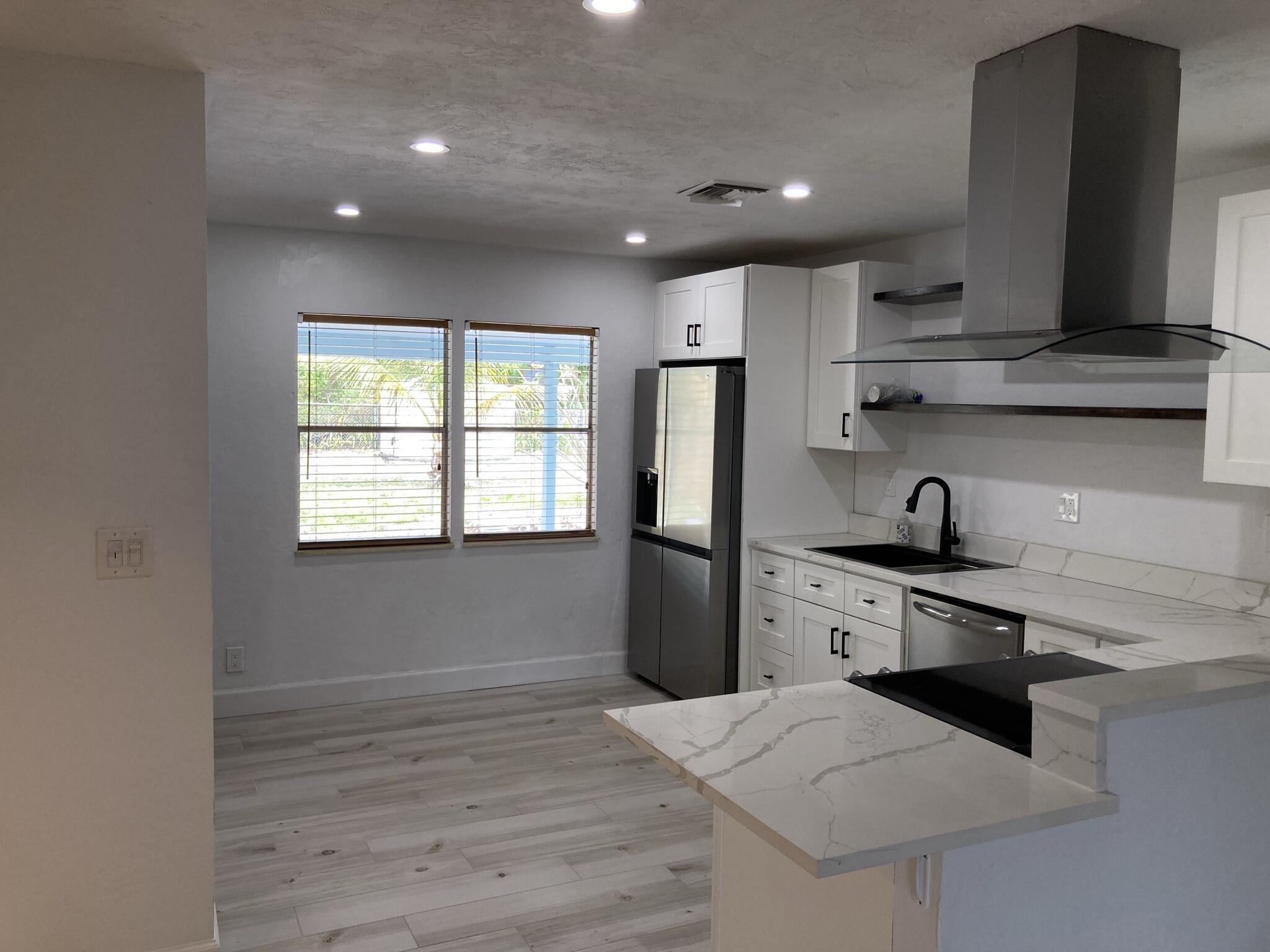 209 Coventry Street Boca Raton, FL 33487 - Photo 2 of 18 Kitchen 1