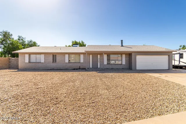 $399,000 | 2201 West Topeka Drive, Phoenix, AZ 85027