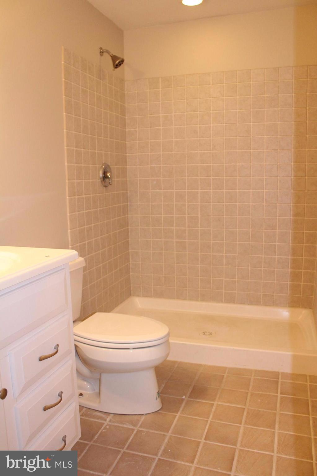 310 Canyon Road Winchester, VA 22602 - Photo 13 of 28 Bath