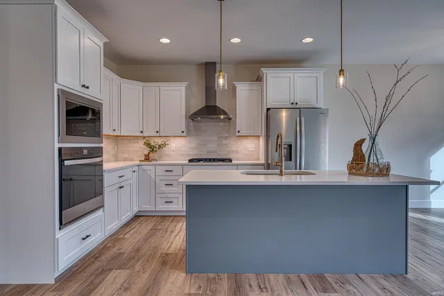 $489,900 | 19115 Braeburn Drive, Evansville, IN 47725