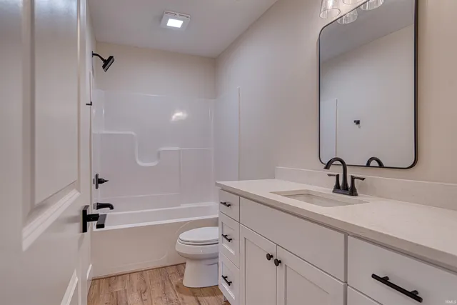 $489,900 | 19115 Braeburn Drive, Evansville, IN 47725