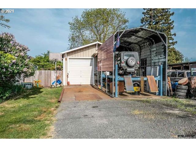 263 12th Street Lebanon, OR 97355 - Photo 2 of 32