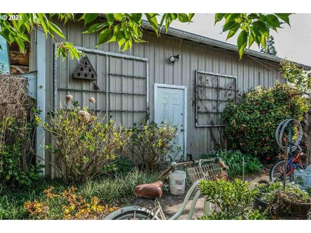 263 12th Street Lebanon, OR 97355 - Photo 19 of 32