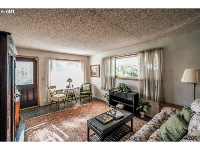 263 12th Street Lebanon, OR 97355 - Photo 4 of 32