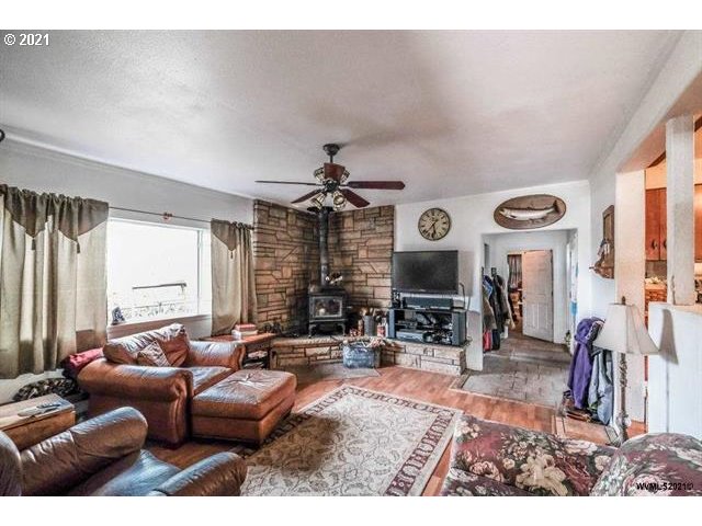 263 12th Street Lebanon, OR 97355 - Photo 6 of 32