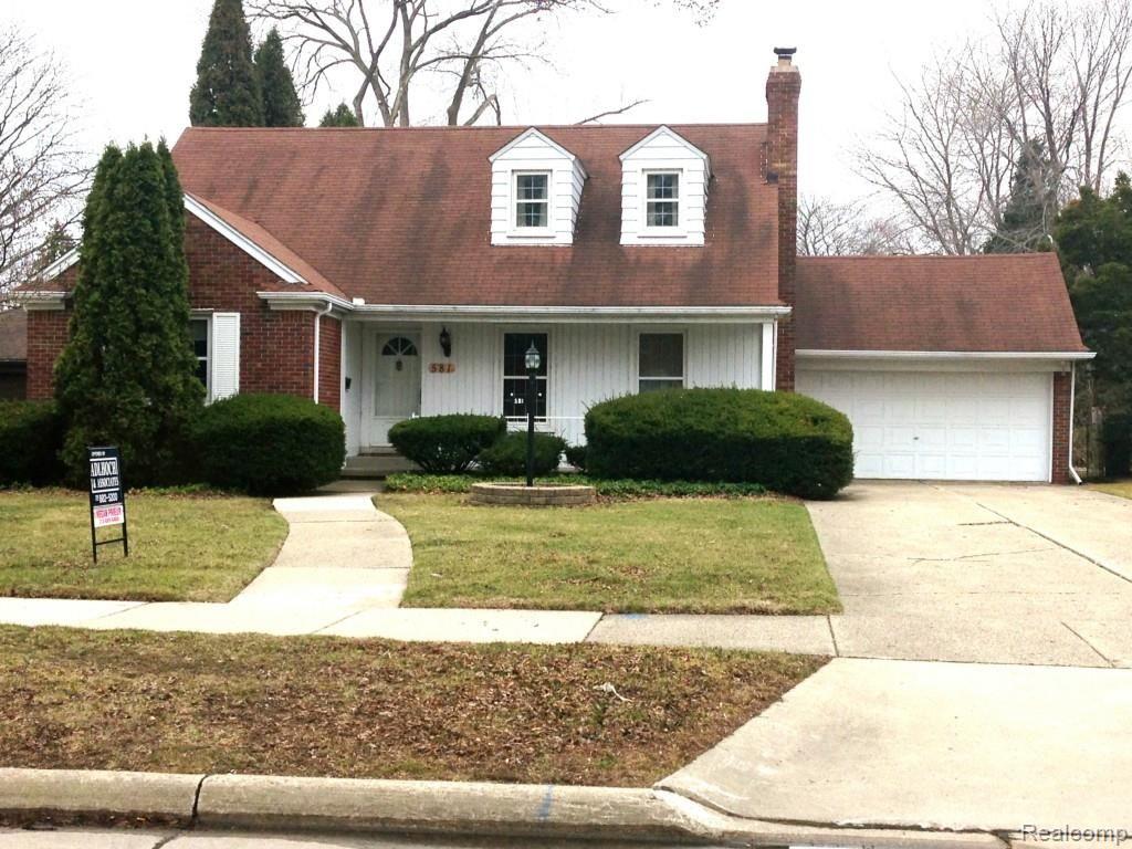 581 Roslyn Road Grosse Pointe, MI 48236 - Photo 1 of 21 IMG_5834.jpg