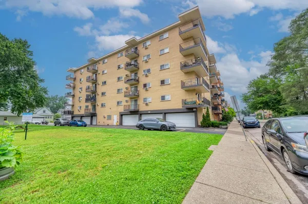 $155,000 | 7428 Washington Street, Unit 605, Forest Park, IL 60130