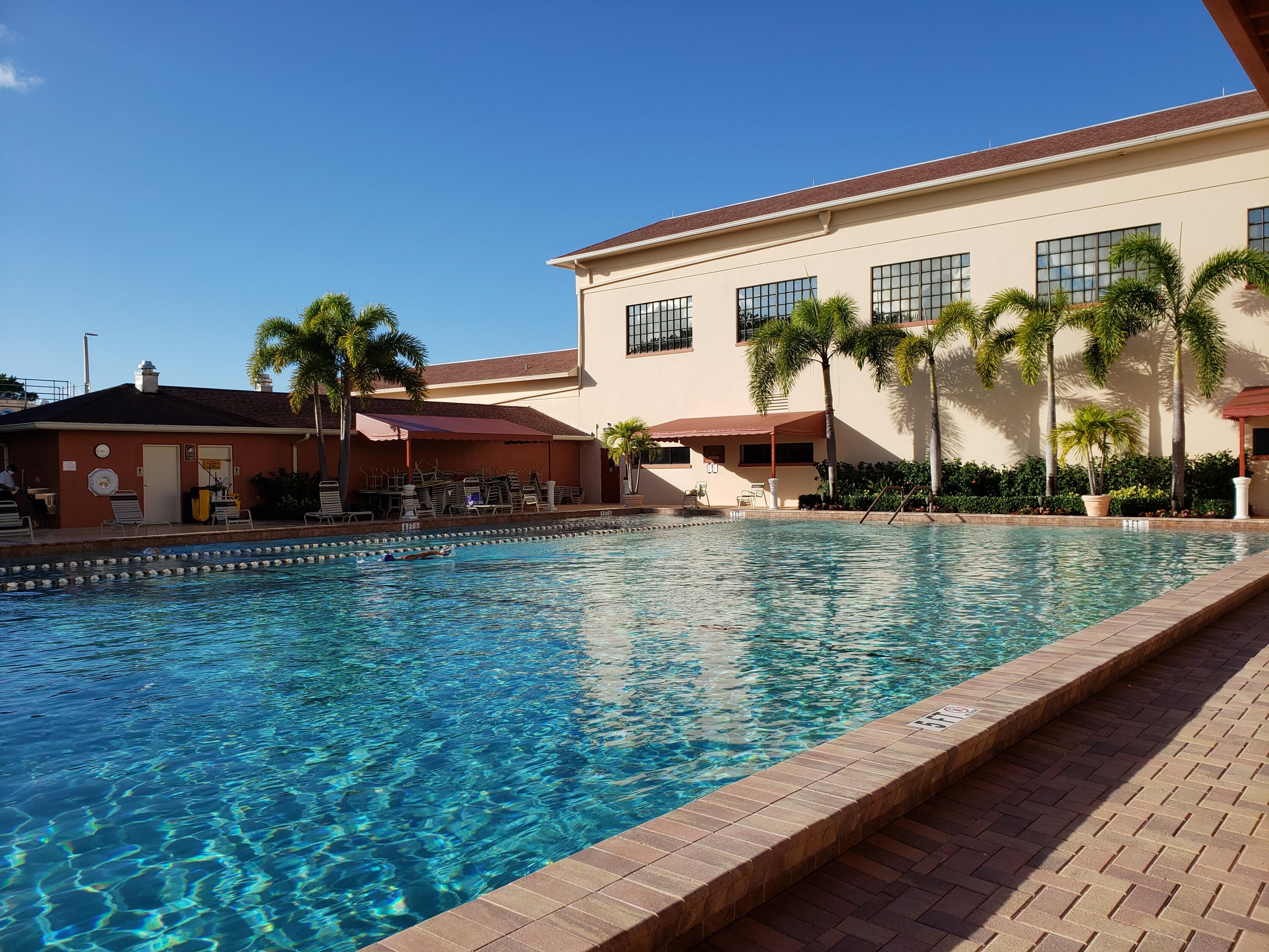39 Suffolk A, Unit 39A Boca Raton, FL 33434 - Photo 19 of 28 Outdoor pool