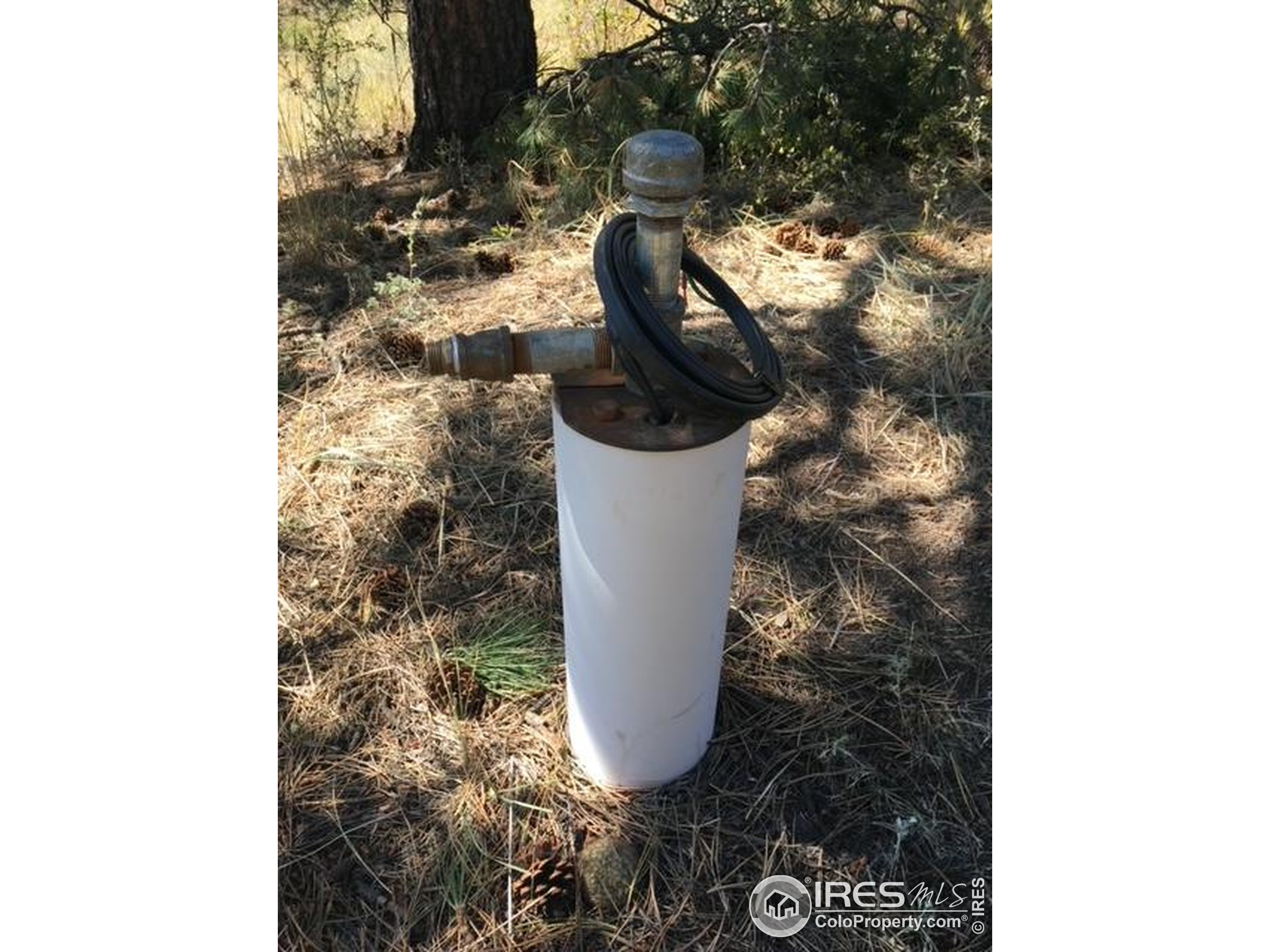84 Copper Hill Road Drake, CO 80515 - Photo 3 of 28 a close view of a bathroom