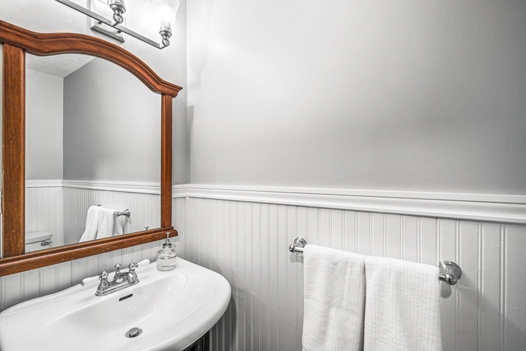 23 Old Farm Road Reading, MA 01867 - Photo 19 of 42