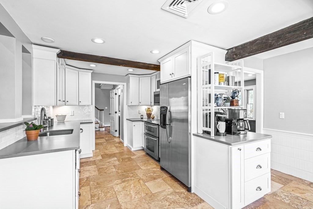 23 Old Farm Road Reading, MA 01867 - Photo 6 of 42