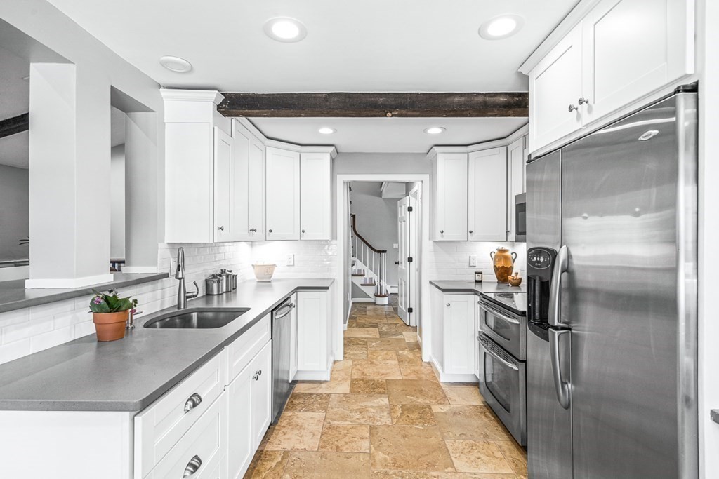 23 Old Farm Road Reading, MA 01867 - Photo 7 of 42