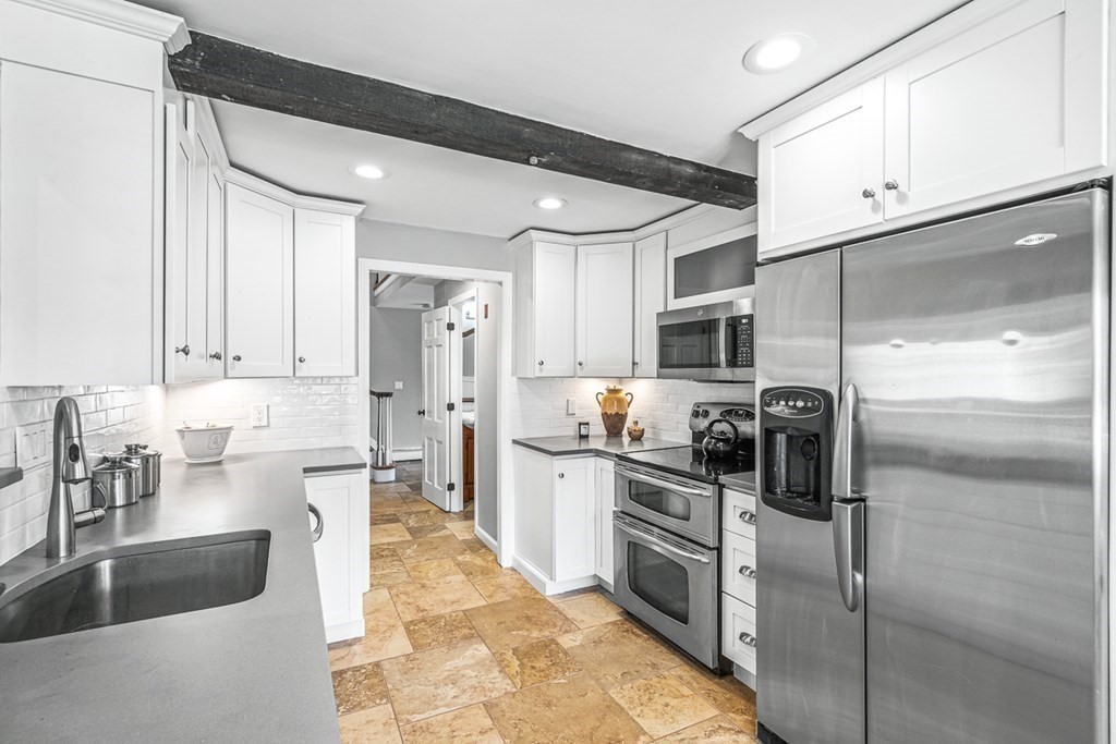 23 Old Farm Road Reading, MA 01867 - Photo 8 of 42