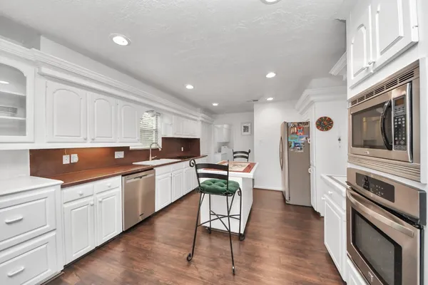 $2,700 | 1502 Southern Pines Court, Houston, TX 77339