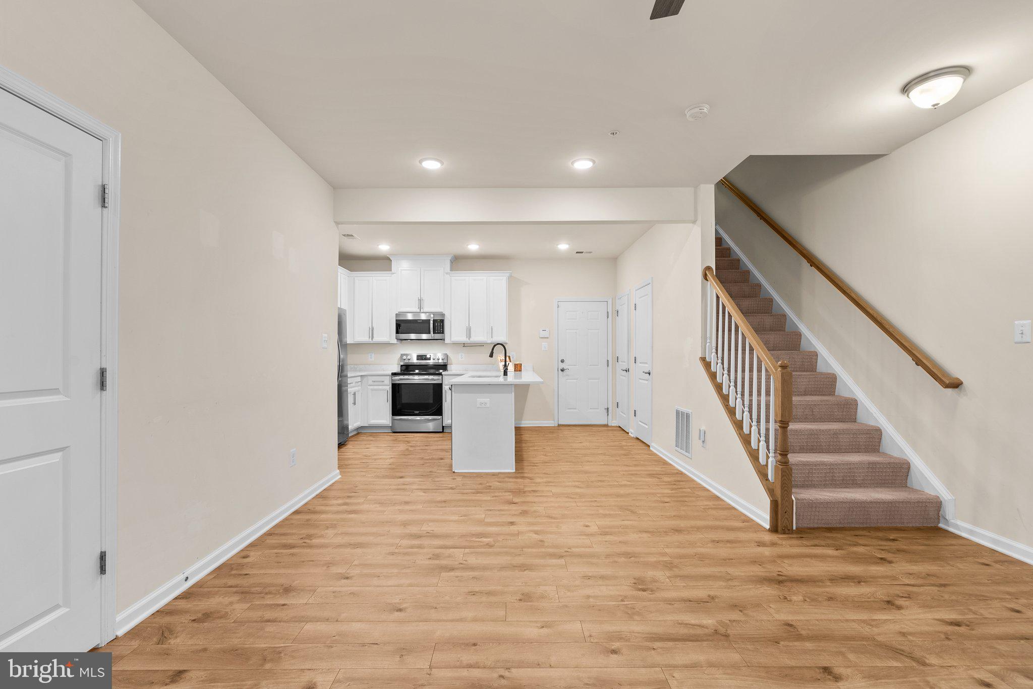 2734 Duvall Ridge Road Hyattsville, MD 20785 - Photo 3 of 31 Dining/Kitchen