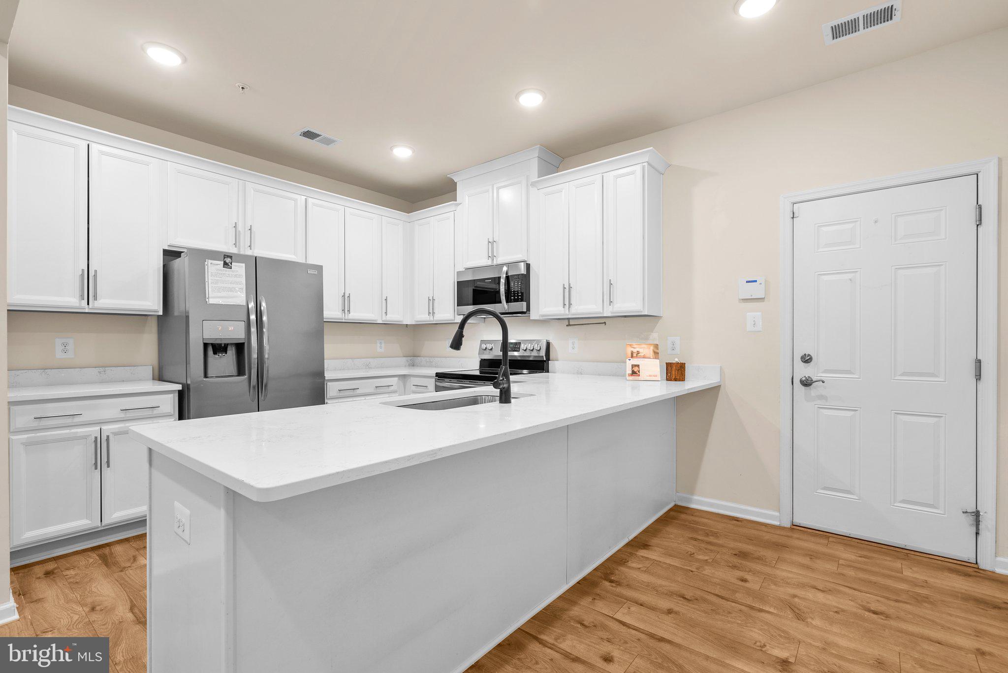 2734 Duvall Ridge Road Hyattsville, MD 20785 - Photo 6 of 31 Kitchen with plenty of bar seating.